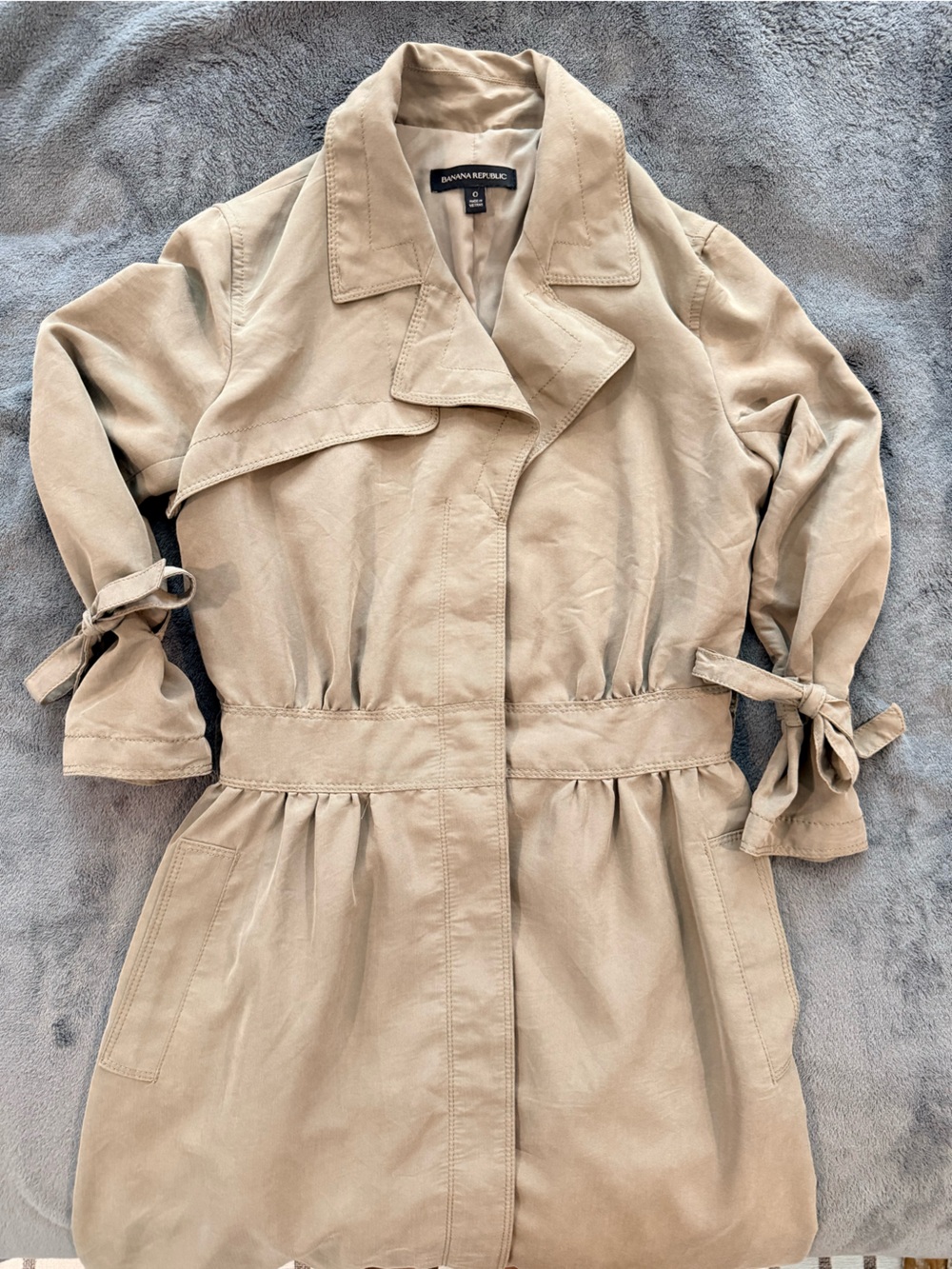 Banana Republic Beige/Green Tie-Sleeve Trench Coat Size 0